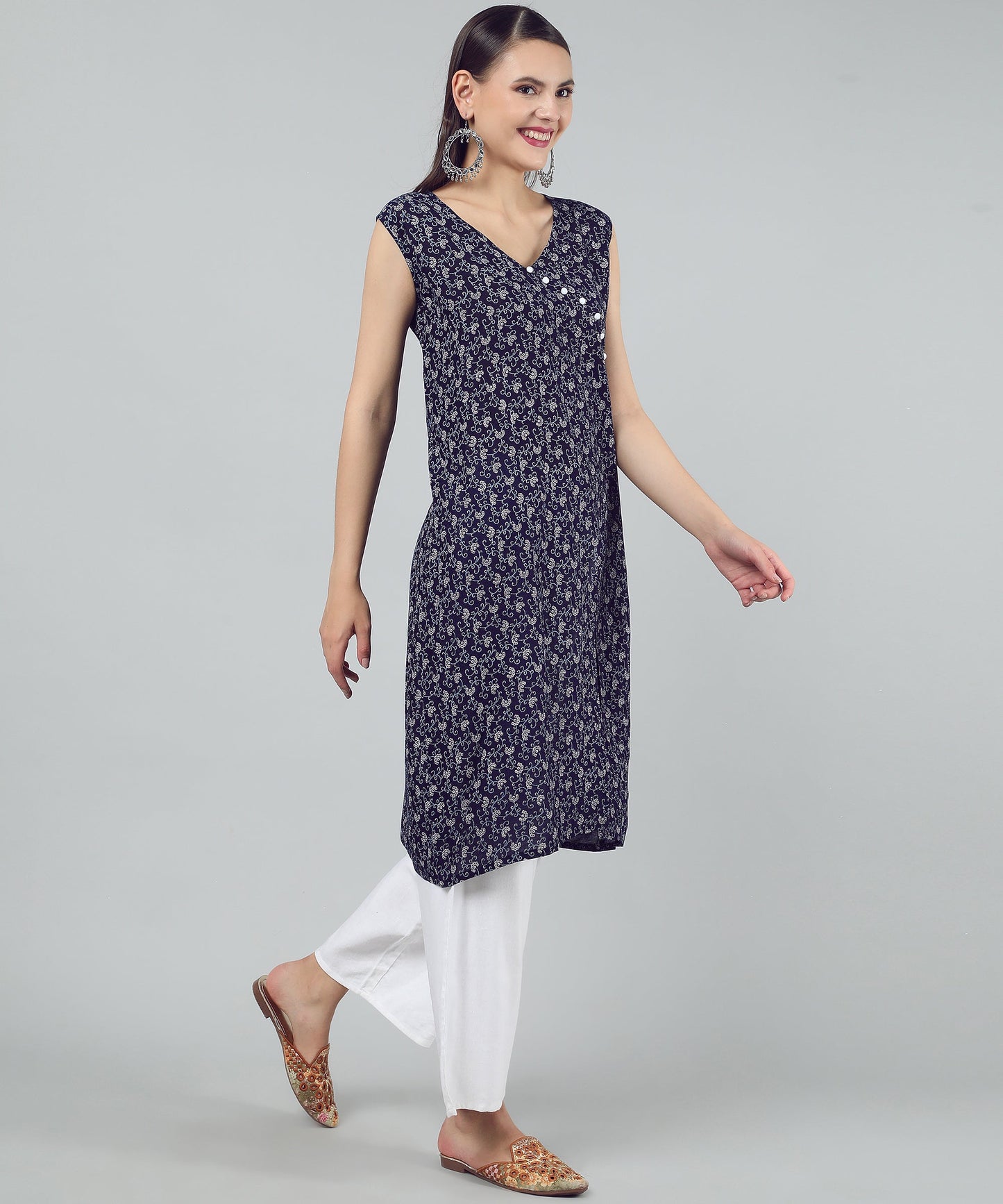 A-Line Stylish Center Slit Sleveeless Printed Cotton Kurti, Blue