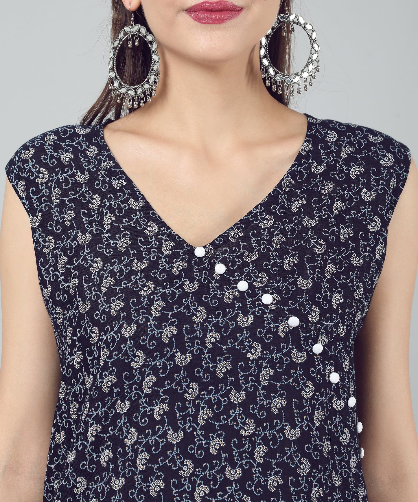 A-Line Stylish Center Slit Sleveeless Printed Cotton Kurti, Blue