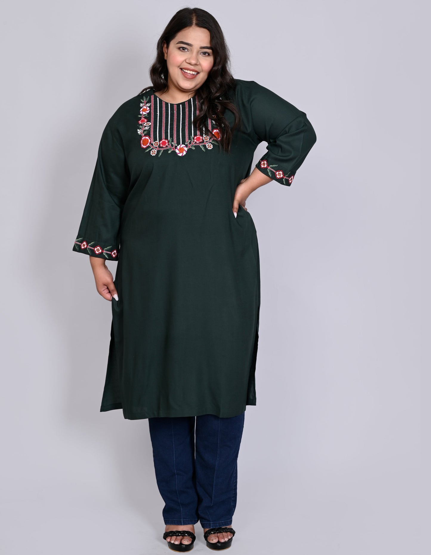 ANUSHIL Women Embroidered Straight Fit Kurta (Green)