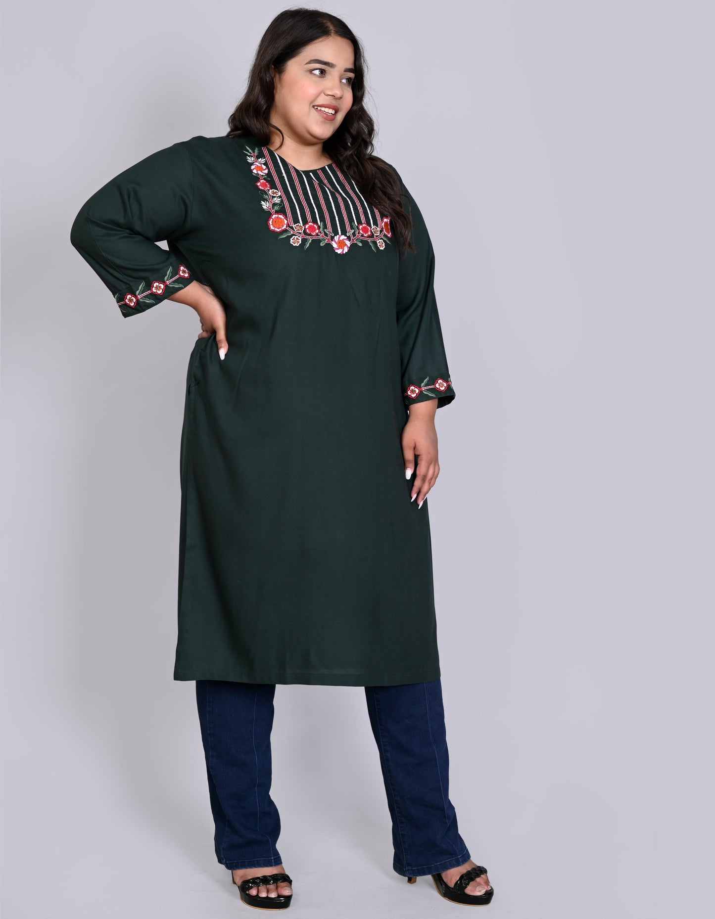 ANUSHIL Women Embroidered Straight Fit Kurta (Green)