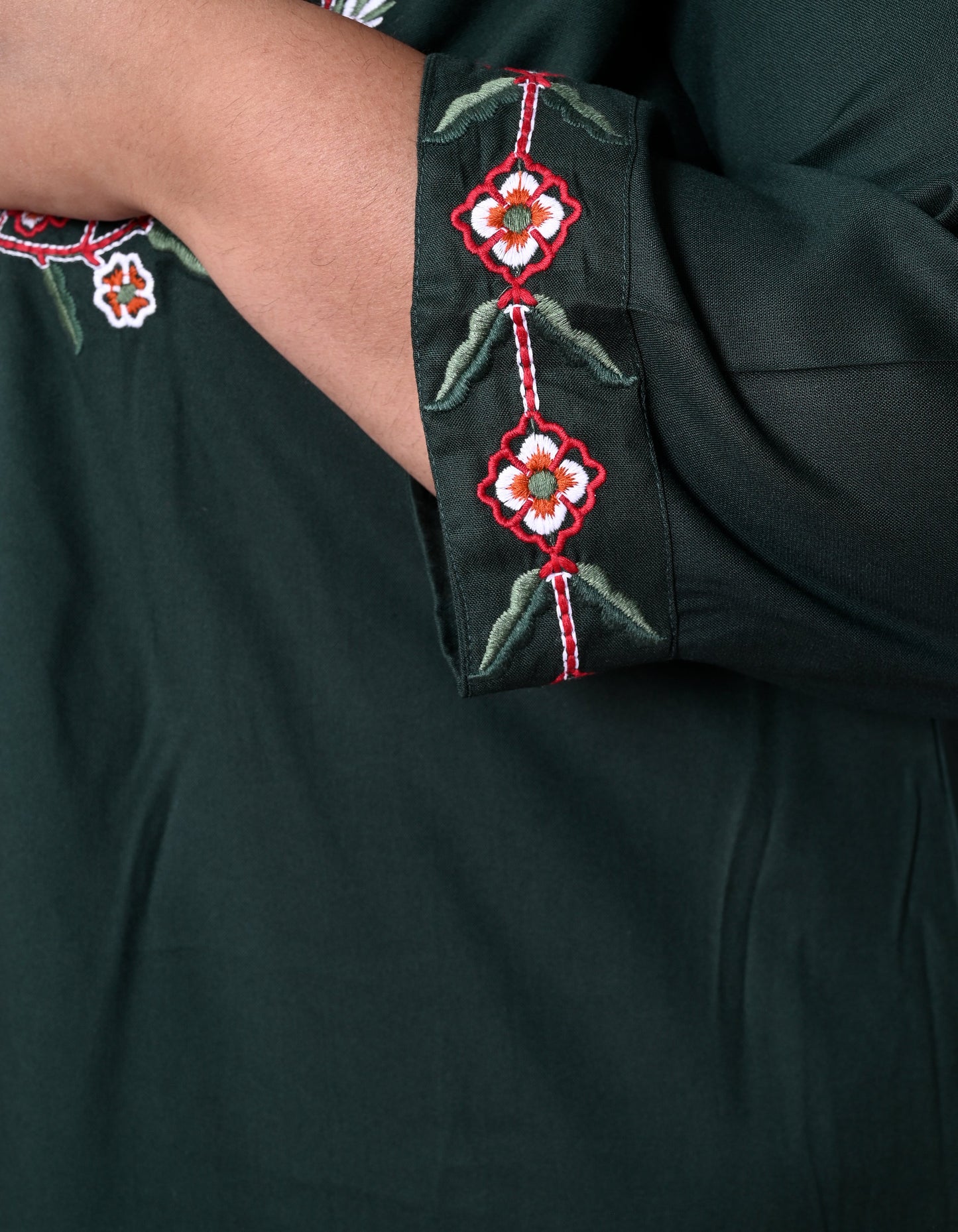 ANUSHIL Women Embroidered Straight Fit Kurta (Green)